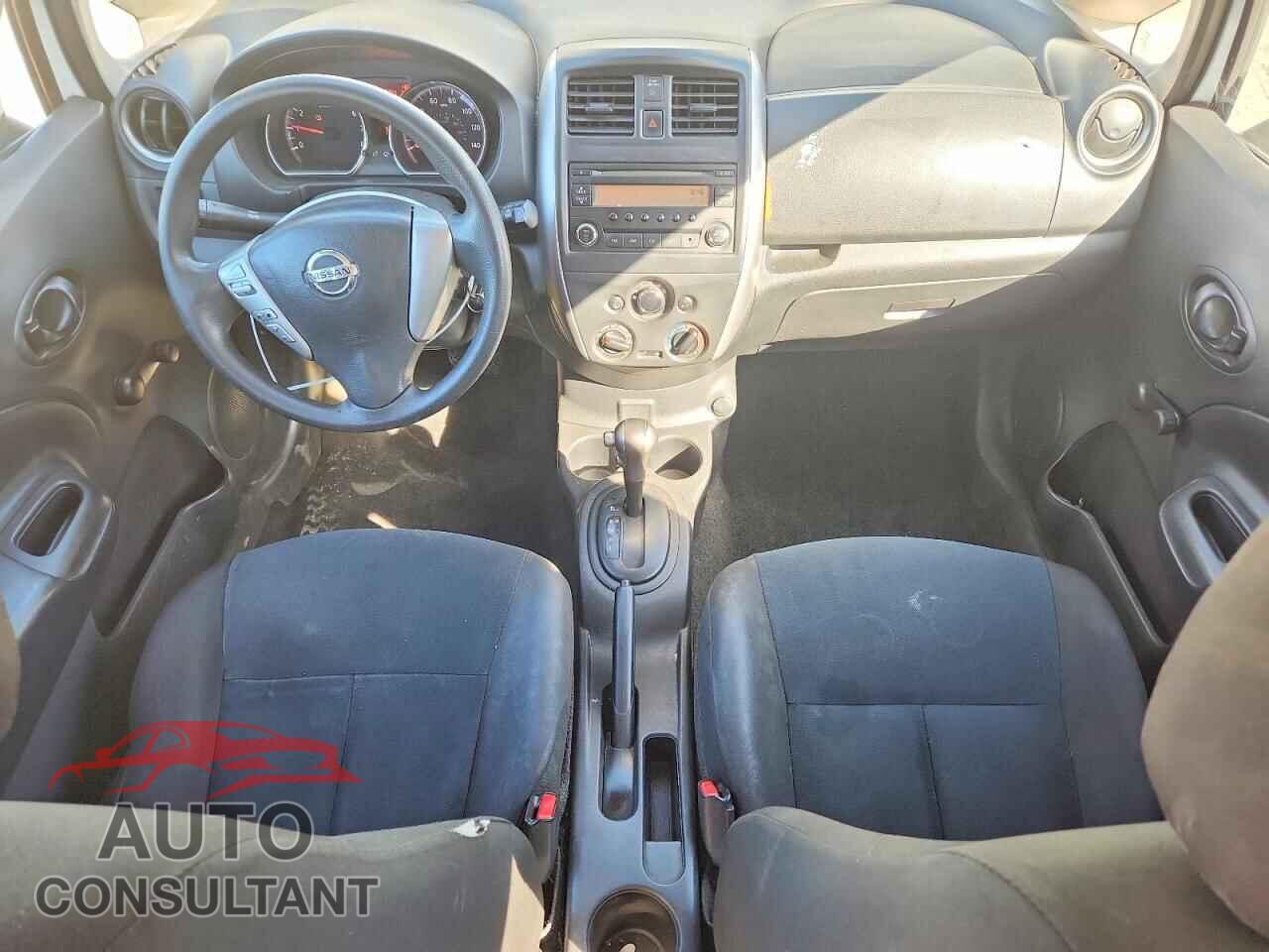 NISSAN VERSA 2017 - 3N1CE2CP3HL352185