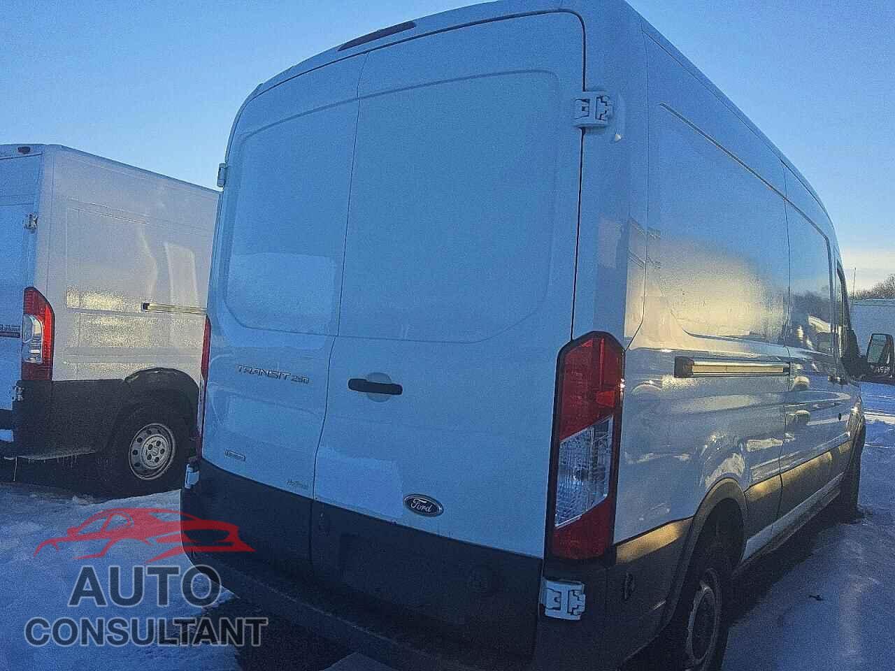 FORD TRANSIT 2017 - 1FTYR2CG4HKB00373