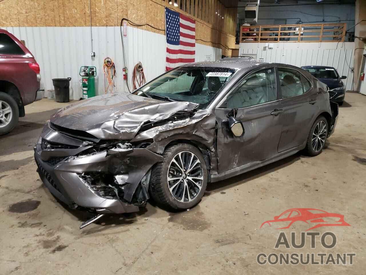 TOYOTA CAMRY 2018 - 4T1B11HK4JU025524