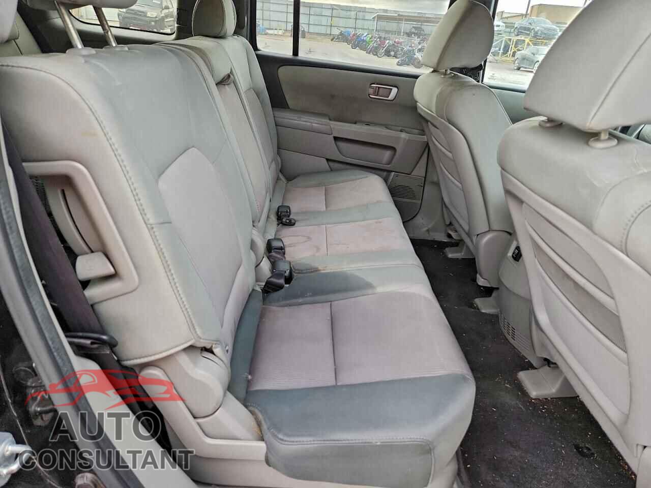 HONDA PILOT 2011 - 5FNYF4H49BB044101