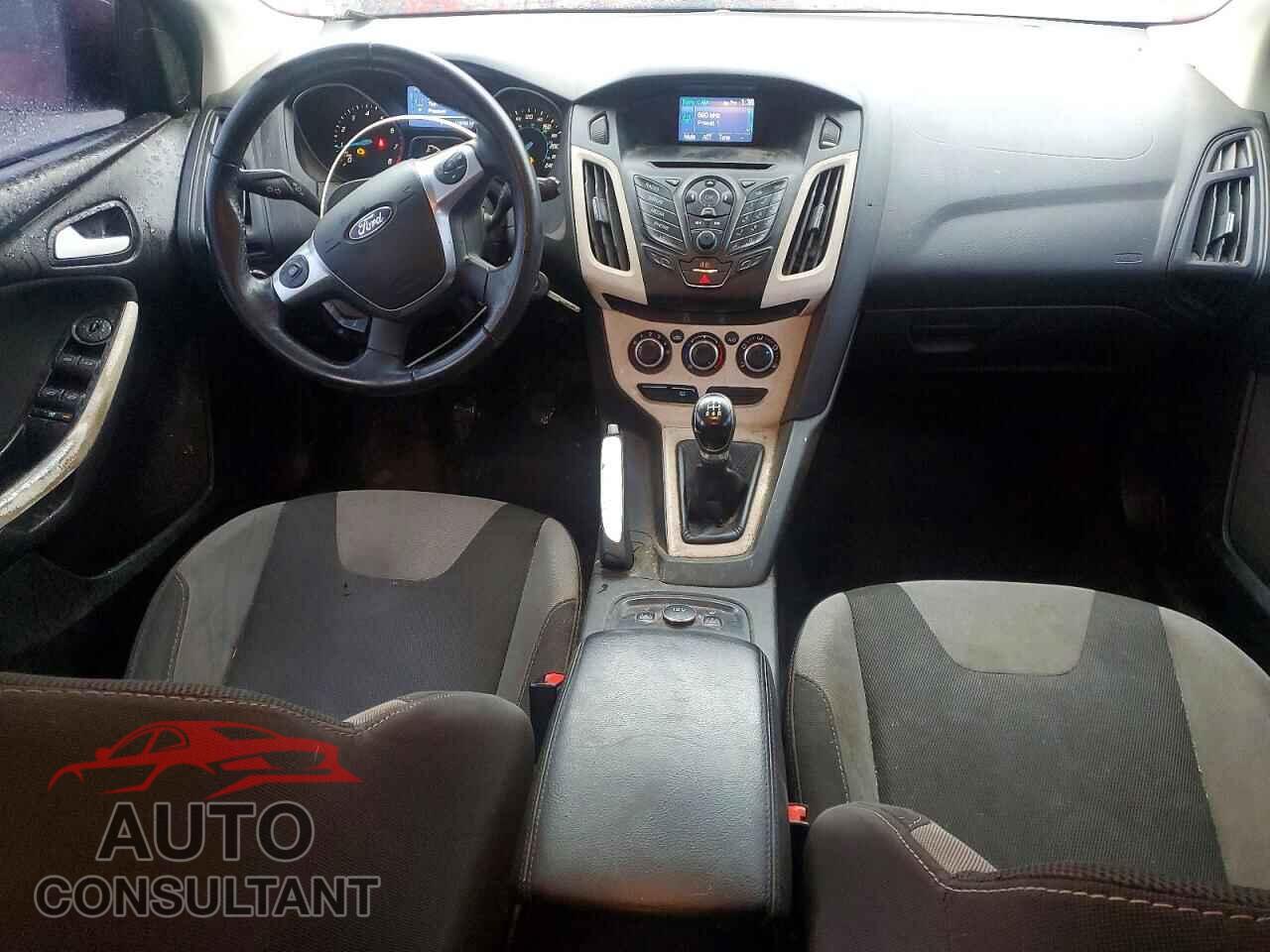 FORD FOCUS 2014 - 1FADP3K2XEL146401