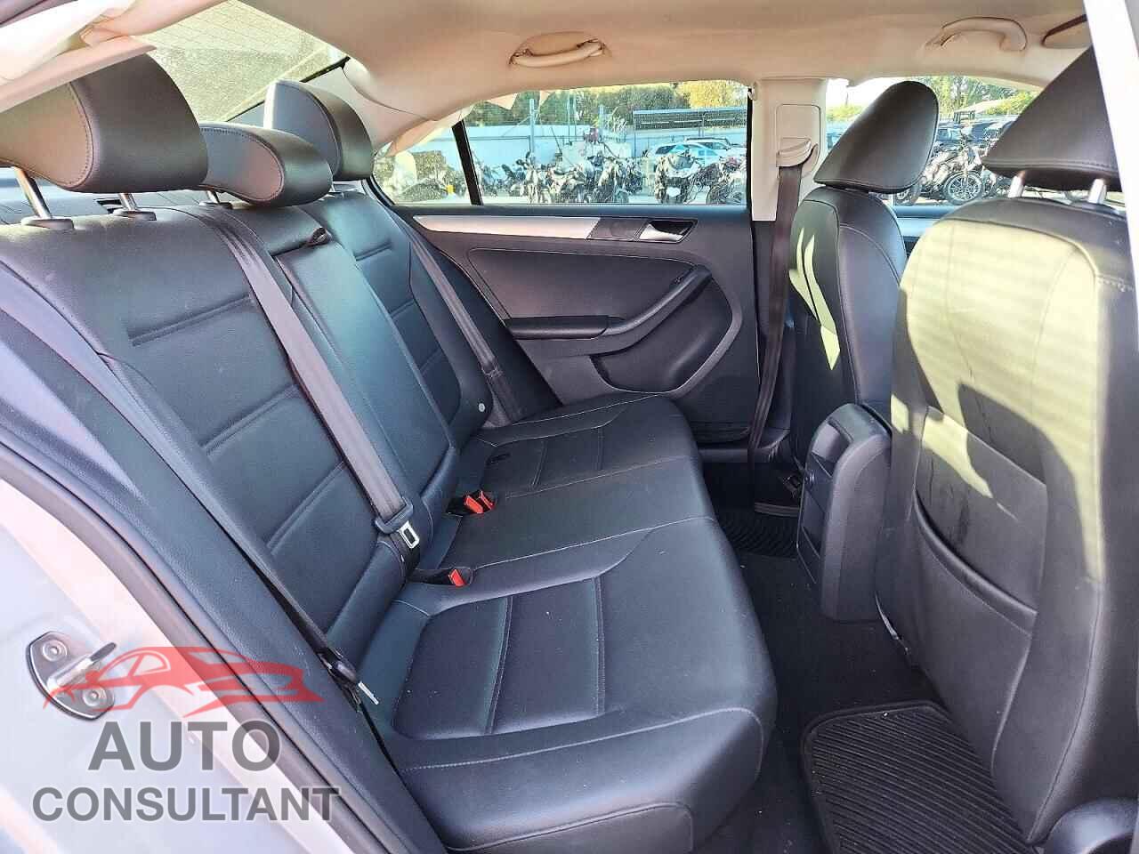 VOLKSWAGEN JETTA 2017 - 3VWDB7AJ9HM243484
