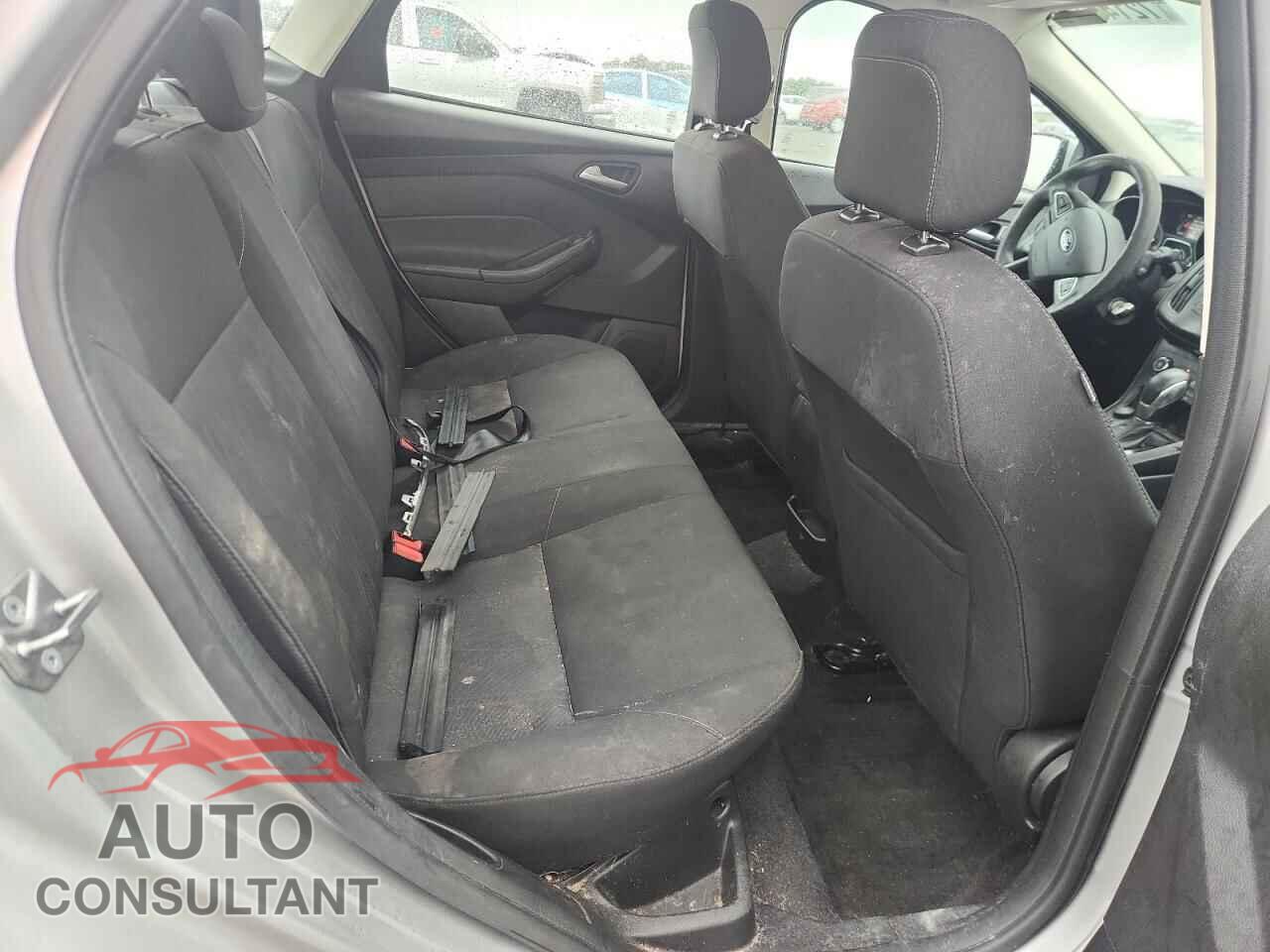FORD FOCUS 2018 - 1FADP3F2XJL324439