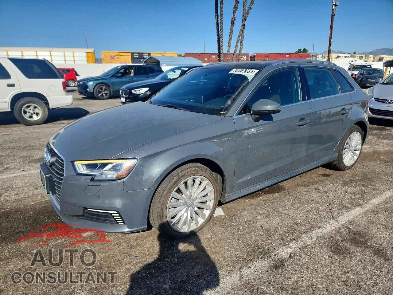 AUDI A3 2018 - WAUTPBFF2JA080037
