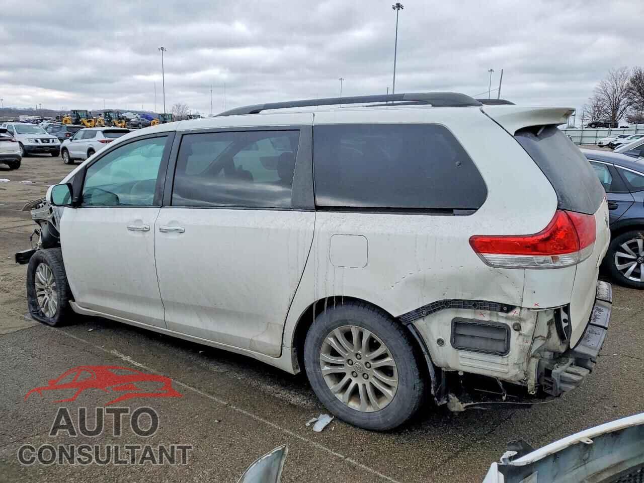 TOYOTA SIENNA 2013 - 5TDYK3DC8DS291501