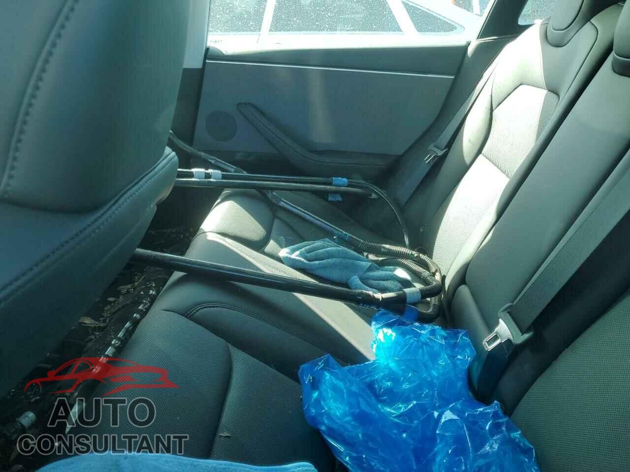 TESLA MODEL 3 2024 - 5YJ3E1EA5RF735724