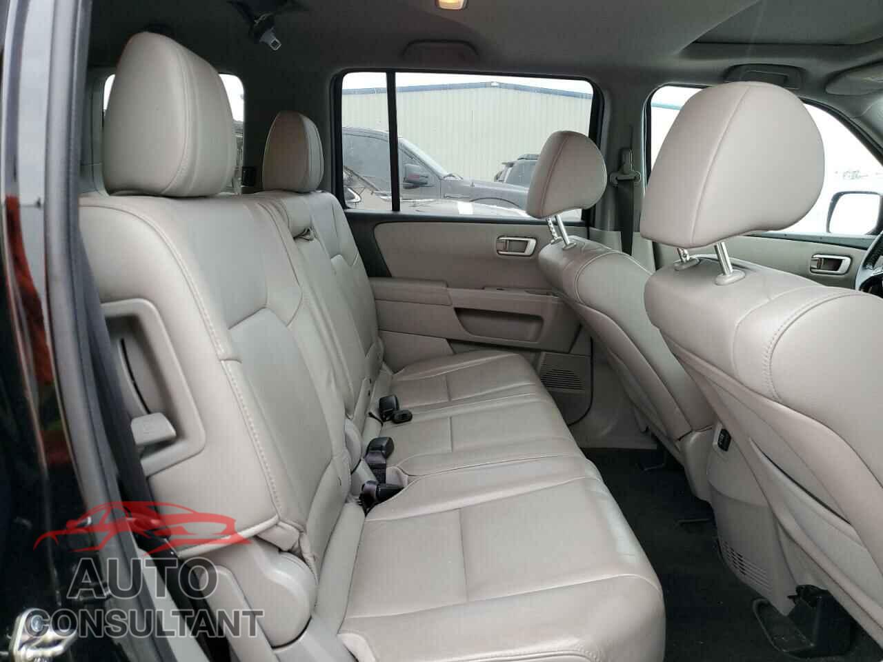 HONDA PILOT 2015 - 5FNYF4H59FB017592