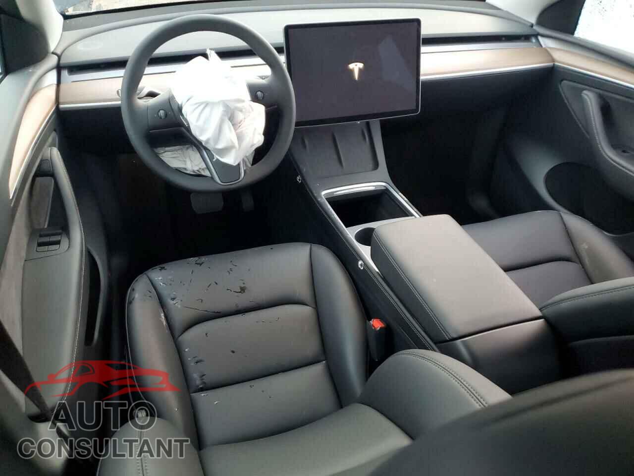TESLA MODEL Y 2024 - 7SAYGAEE8RF184937