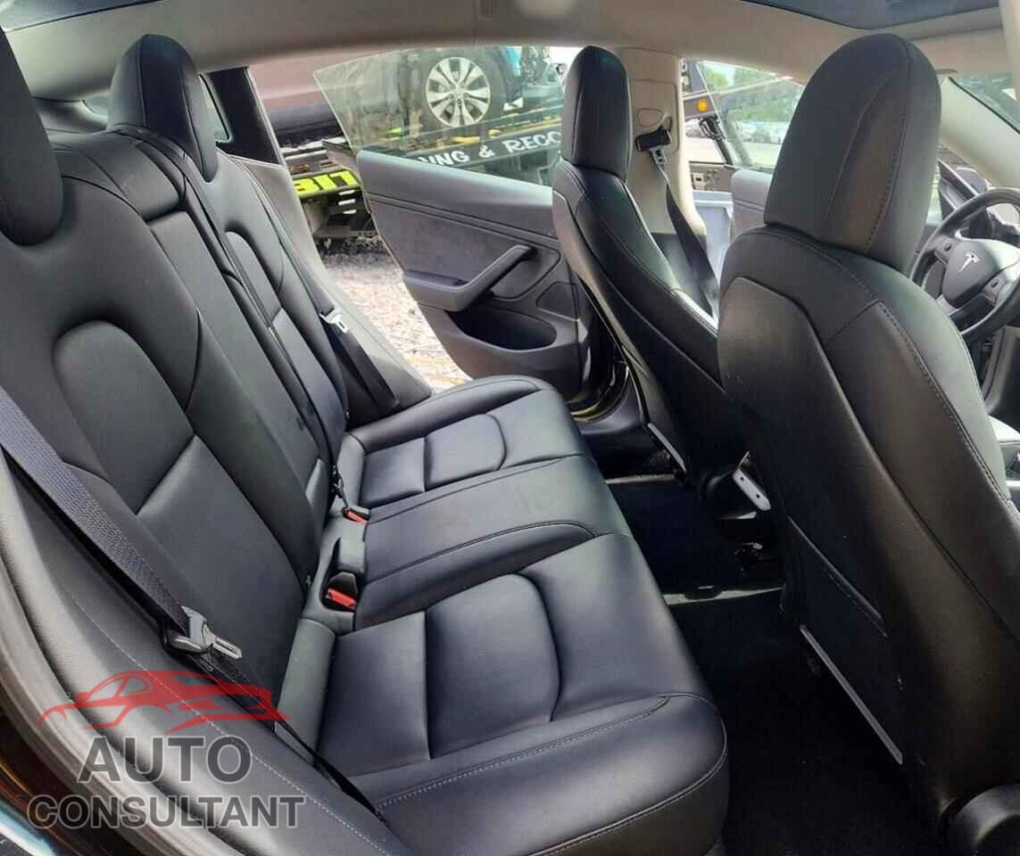 TESLA MODEL 3 2019 - 5YJ3E1EB7KF199065