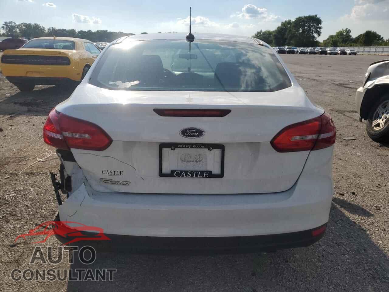 FORD FOCUS 2018 - 1FADP3E23JL221428