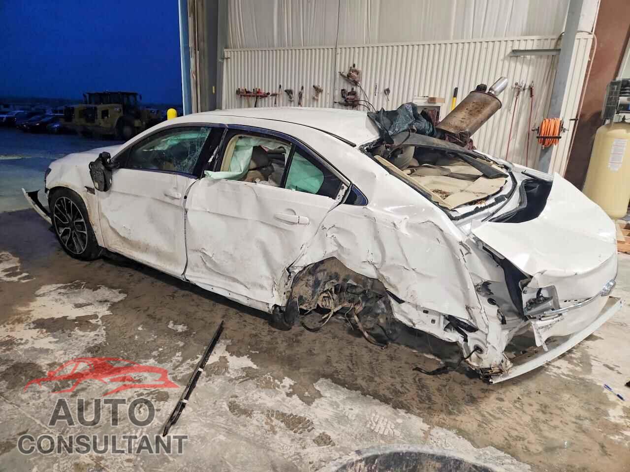 FORD TAURUS 2017 - 1FAHP2E88HG117164