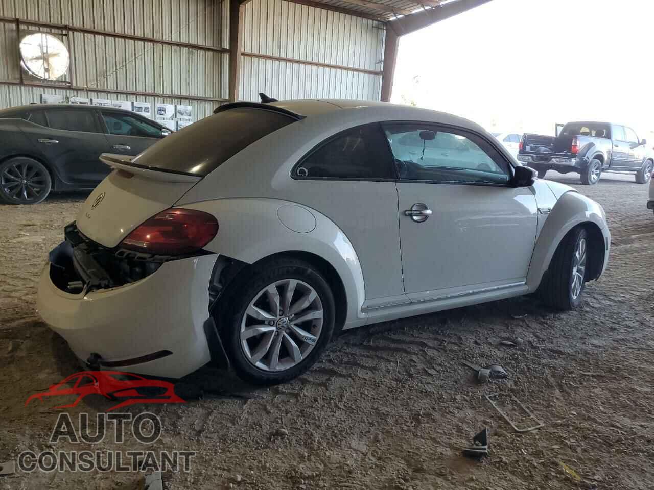 VOLKSWAGEN BEETLE 2017 - 3VWF17AT5HM625055