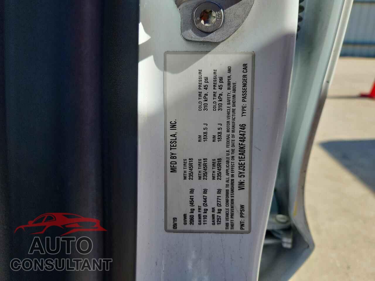 TESLA MODEL 3 2019 - 5YJ3E1EA0KF484746