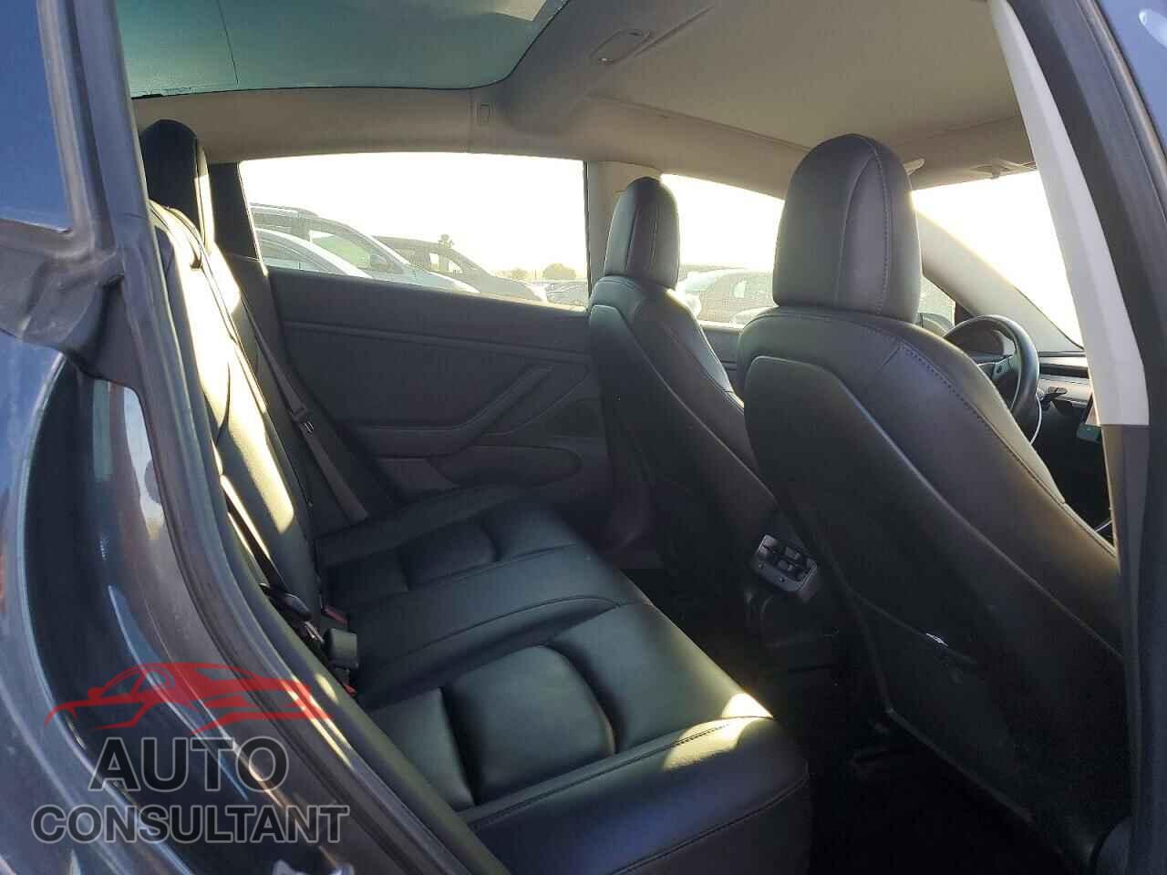 TESLA MODEL 3 2018 - 5YJ3E1EAXJF077483
