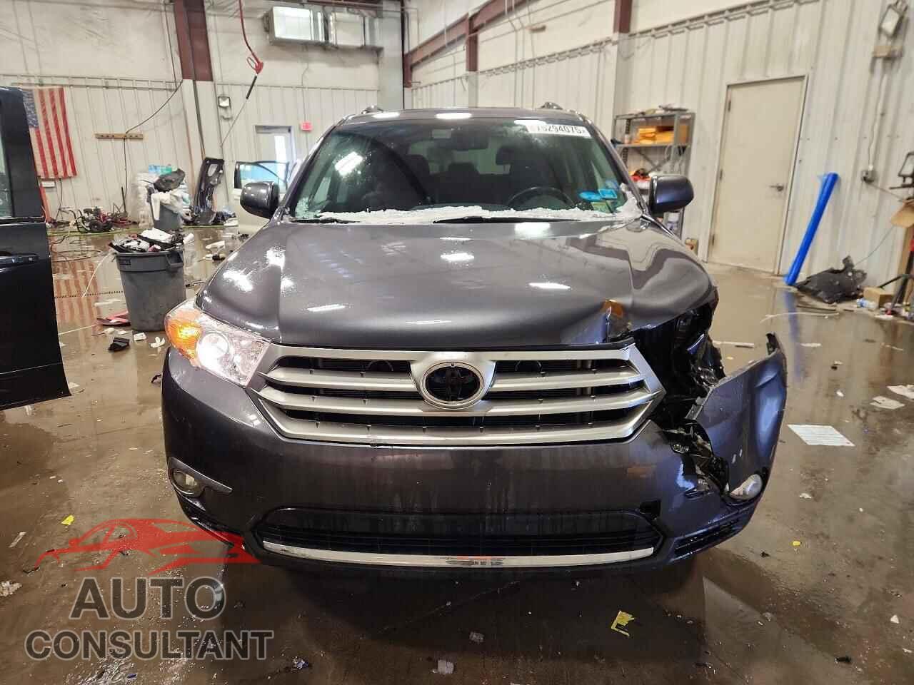 TOYOTA HIGHLANDER 2012 - 5TDBK3EH2CS173944