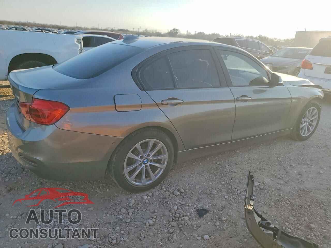 BMW 3 SERIES 2016 - WBA8E1G55GNU10038