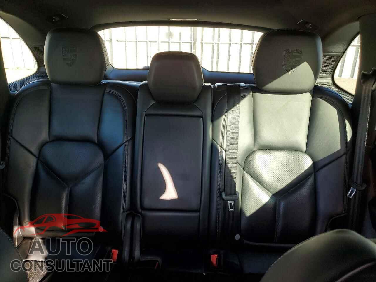 PORSCHE CAYENNE 2017 - WP1AA2A2XHKA84680