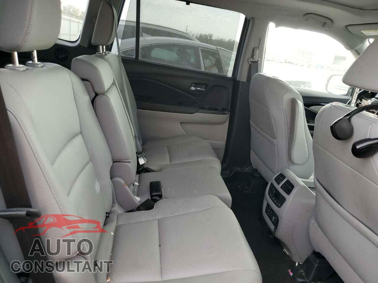 HONDA PILOT 2017 - 5FNYF6H9XHB100871