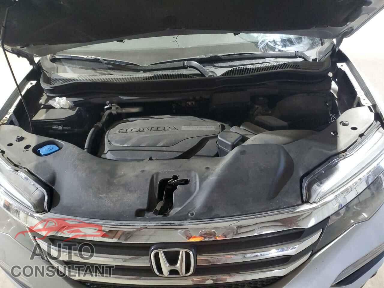HONDA PILOT 2017 - 5FNYF6H57HB038195