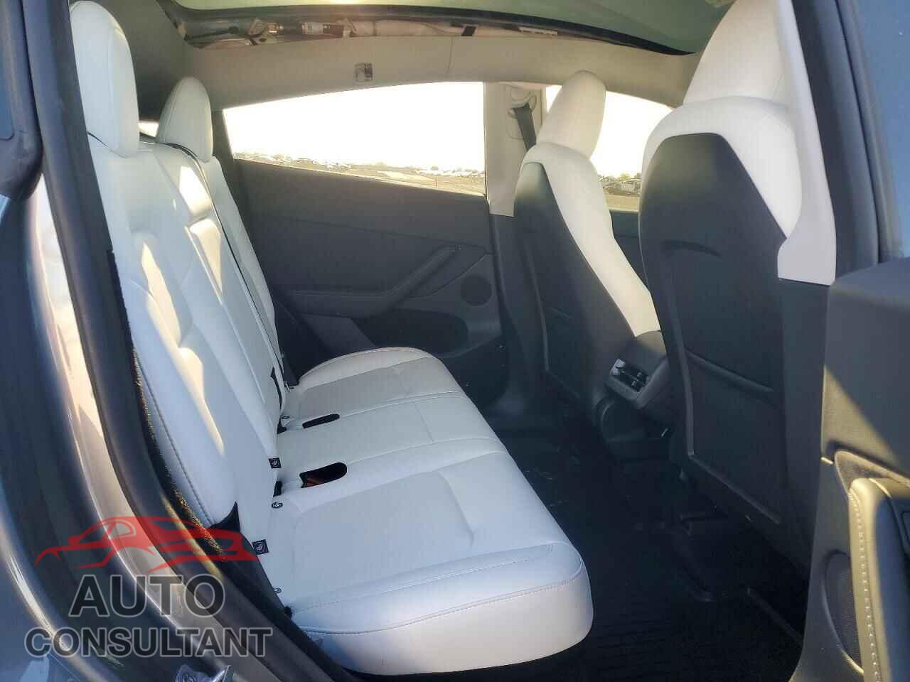 TESLA MODEL Y 2025 - 7SAYGDED3SF229586