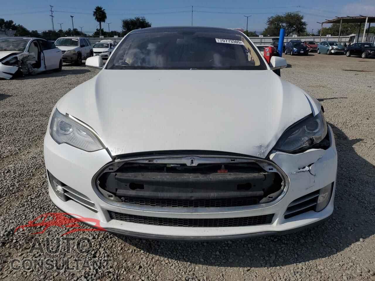TESLA MODEL S 2013 - 5YJSA1DN8DFP12278