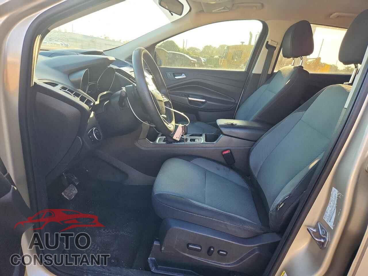FORD ESCAPE 2017 - 1FMCU0GD8HUB66101