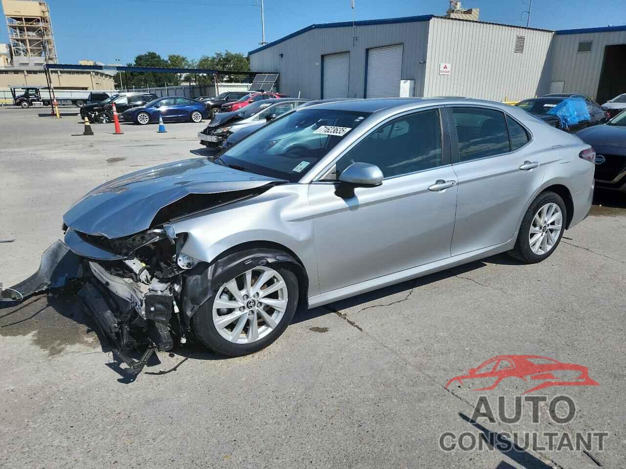 TOYOTA CAMRY 2022 - 4T1C11AK6NU654934