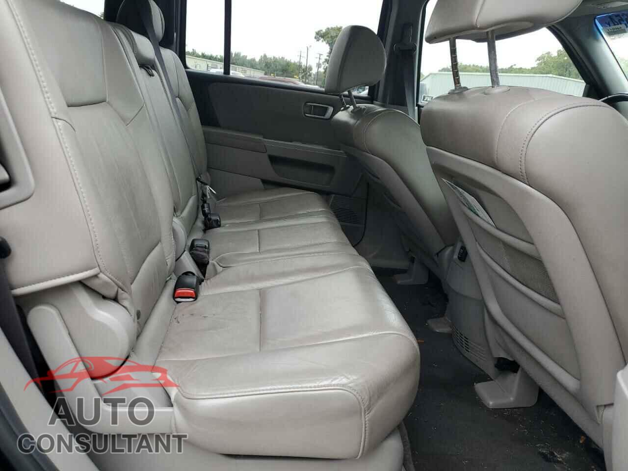 HONDA PILOT 2011 - 5FNYF4H51BB001199