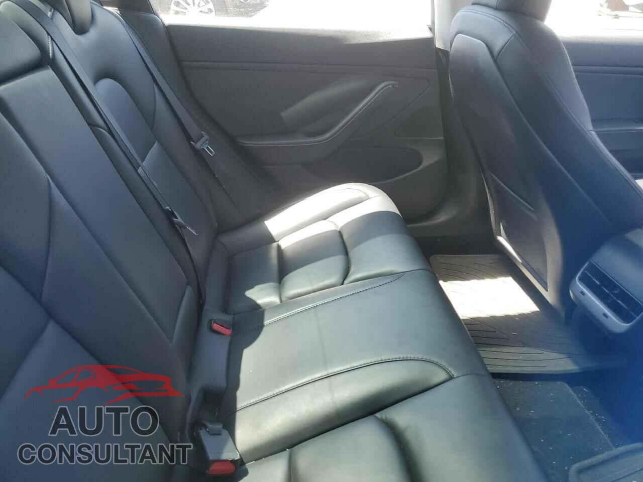 TESLA MODEL 3 2019 - 5YJ3E1EB5KF194687