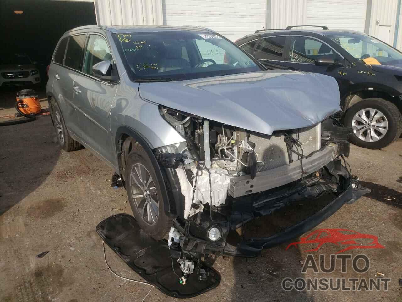 TOYOTA HIGHLANDER 2018 - 5TDJZRFH3JS557009
