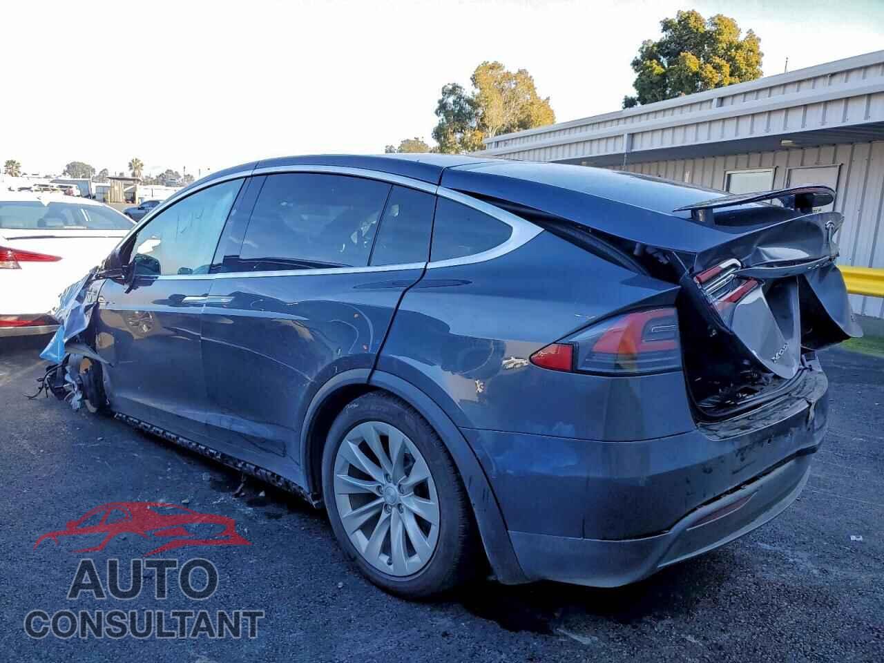 TESLA MODEL X 2018 - 5YJXCBE21JF130125