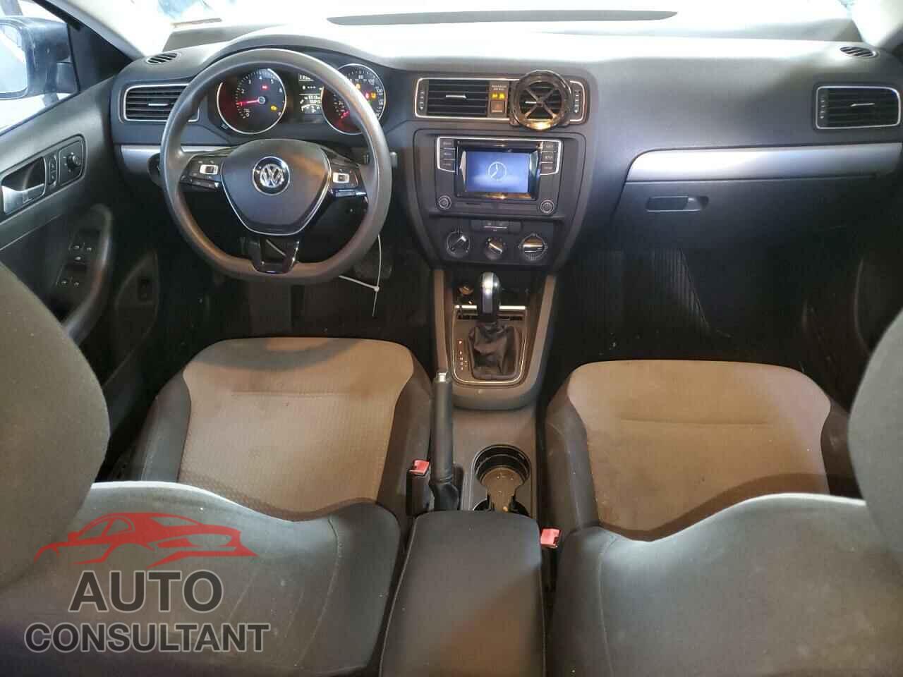 VOLKSWAGEN JETTA 2017 - 3VW2B7AJ7HM352646
