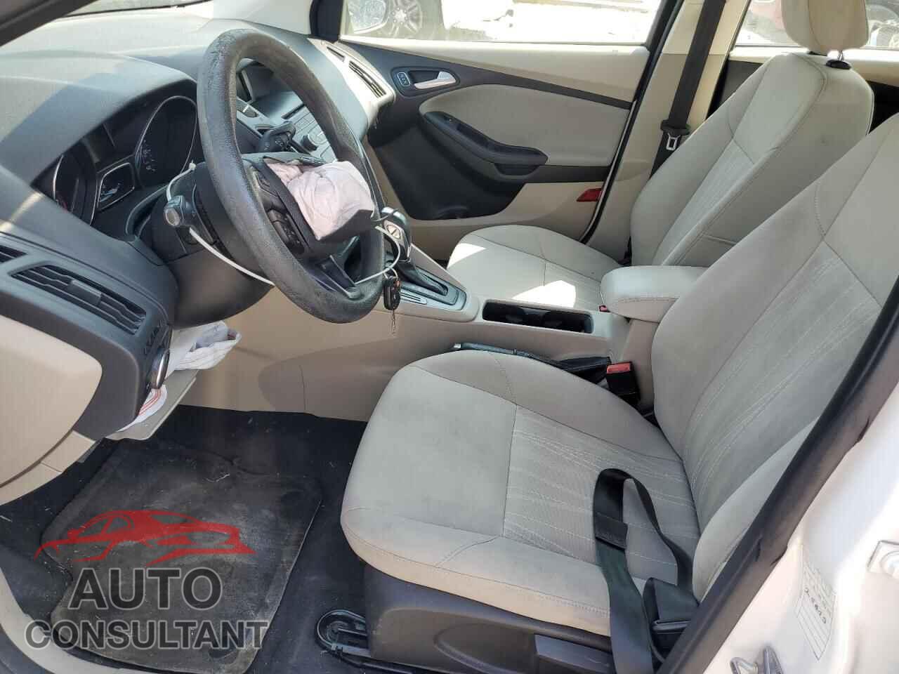 FORD FOCUS 2015 - 1FADP3F24FL250572