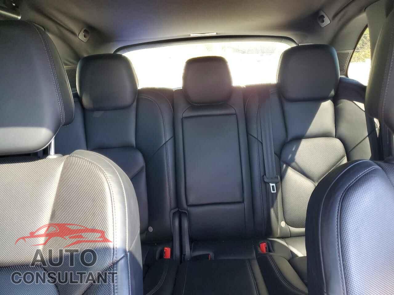 PORSCHE CAYENNE 2016 - WP1AA2A29GLA01927