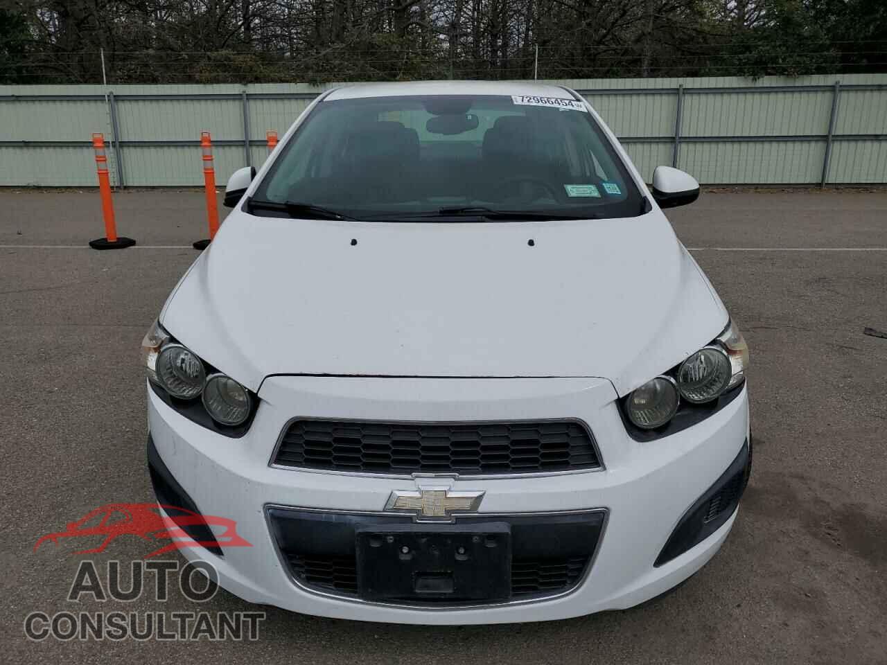 CHEVROLET SONIC 2013 - 1G1JC5SG1D4240569