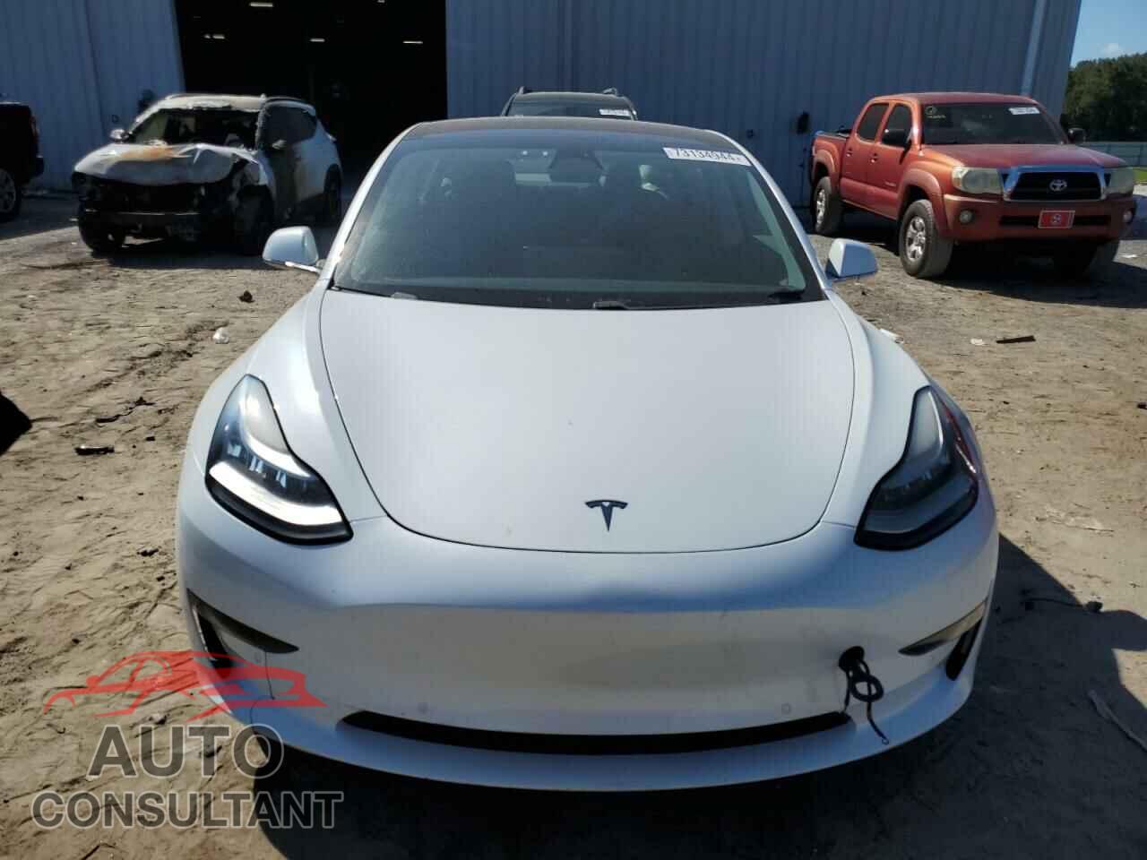TESLA MODEL 3 2018 - 5YJ3E1EB0JF108572