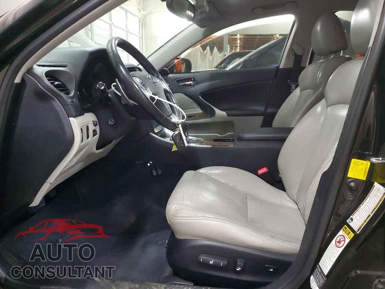 LEXUS IS 2012 - JTHCF5C20C5057889
