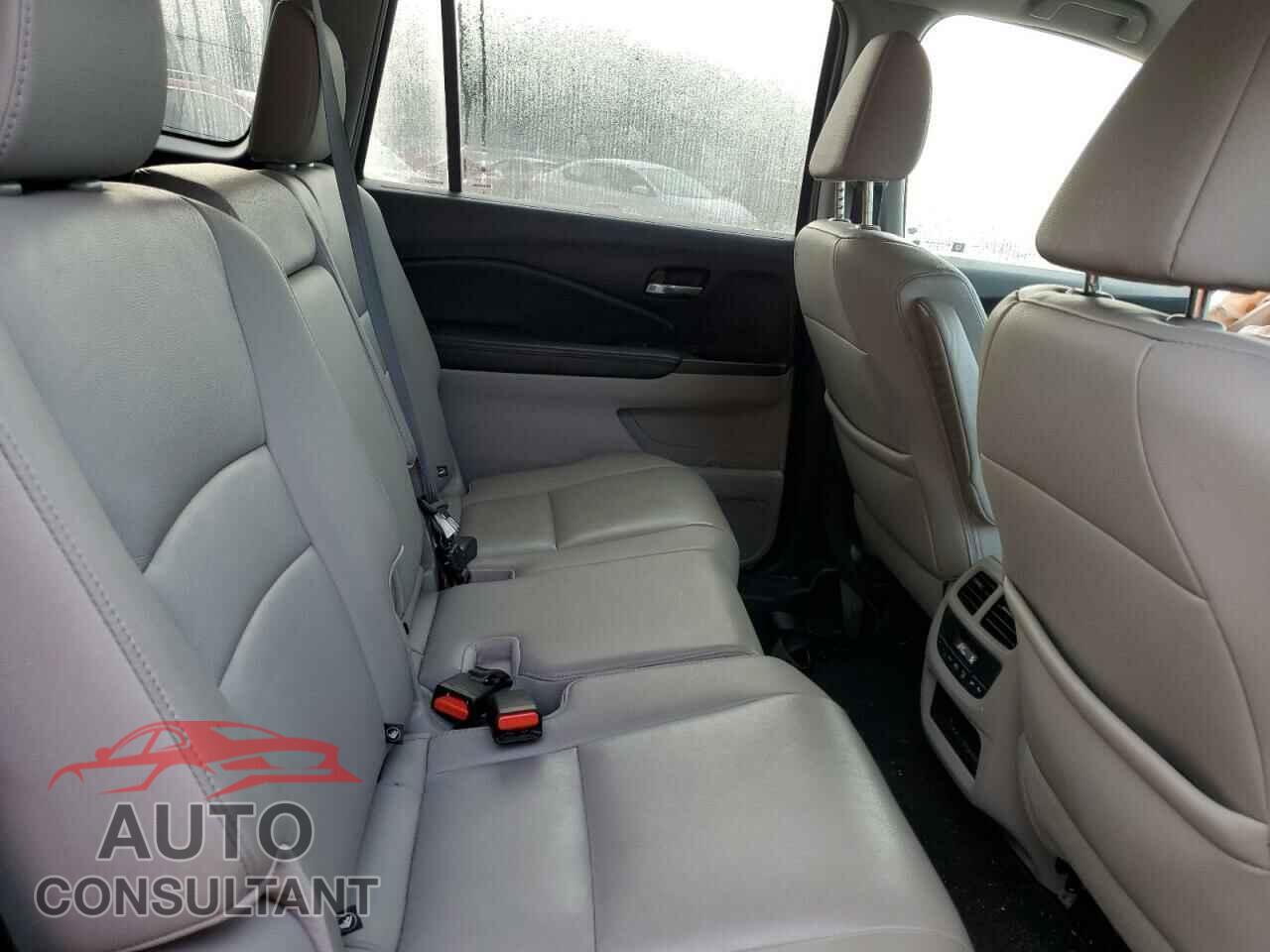 HONDA PILOT 2017 - 5FNYF6H79HB059597
