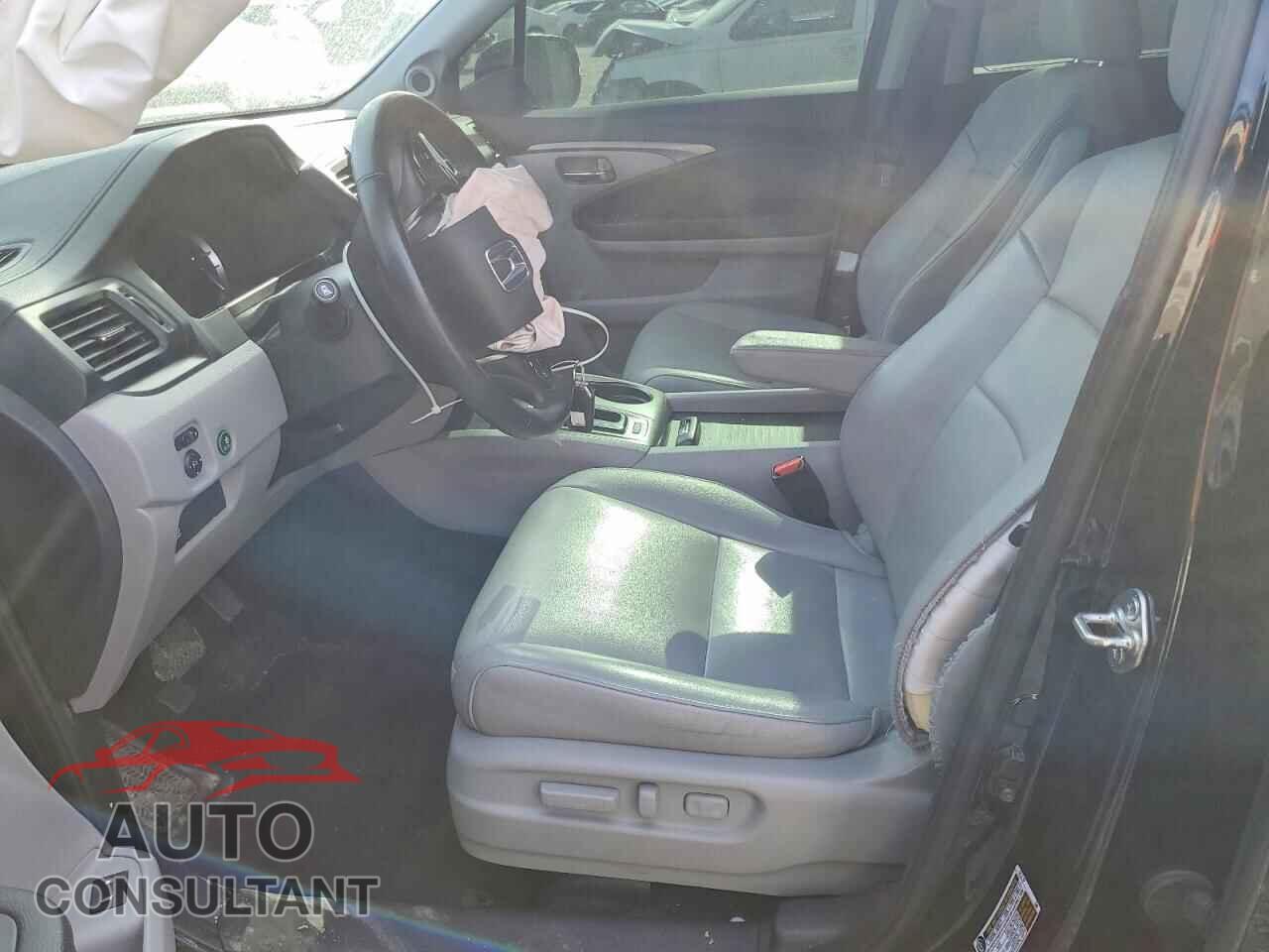 HONDA PILOT 2017 - 5FNYF6H89HB104580