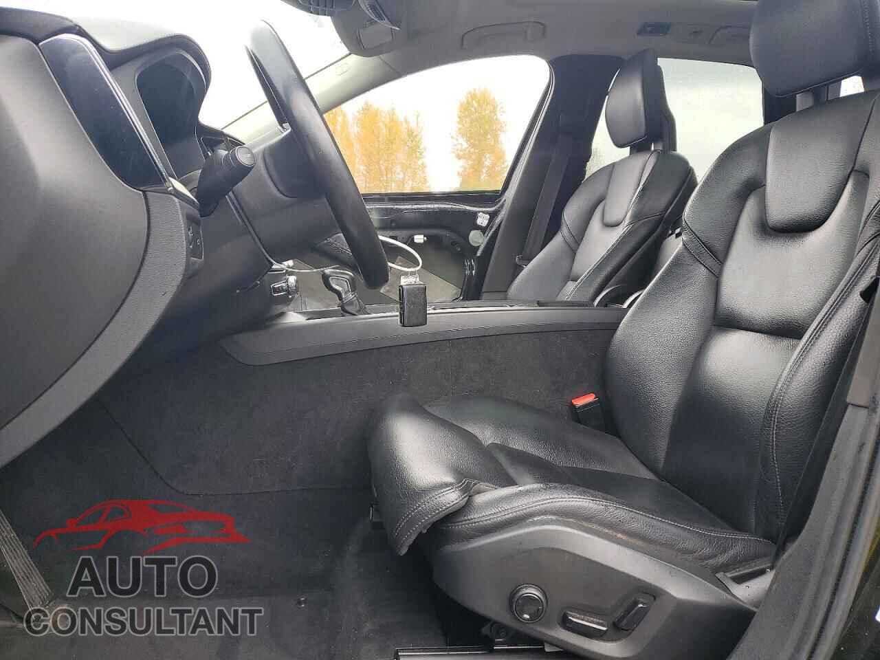 VOLVO XC60 2018 - YV4A22RL7J1026031