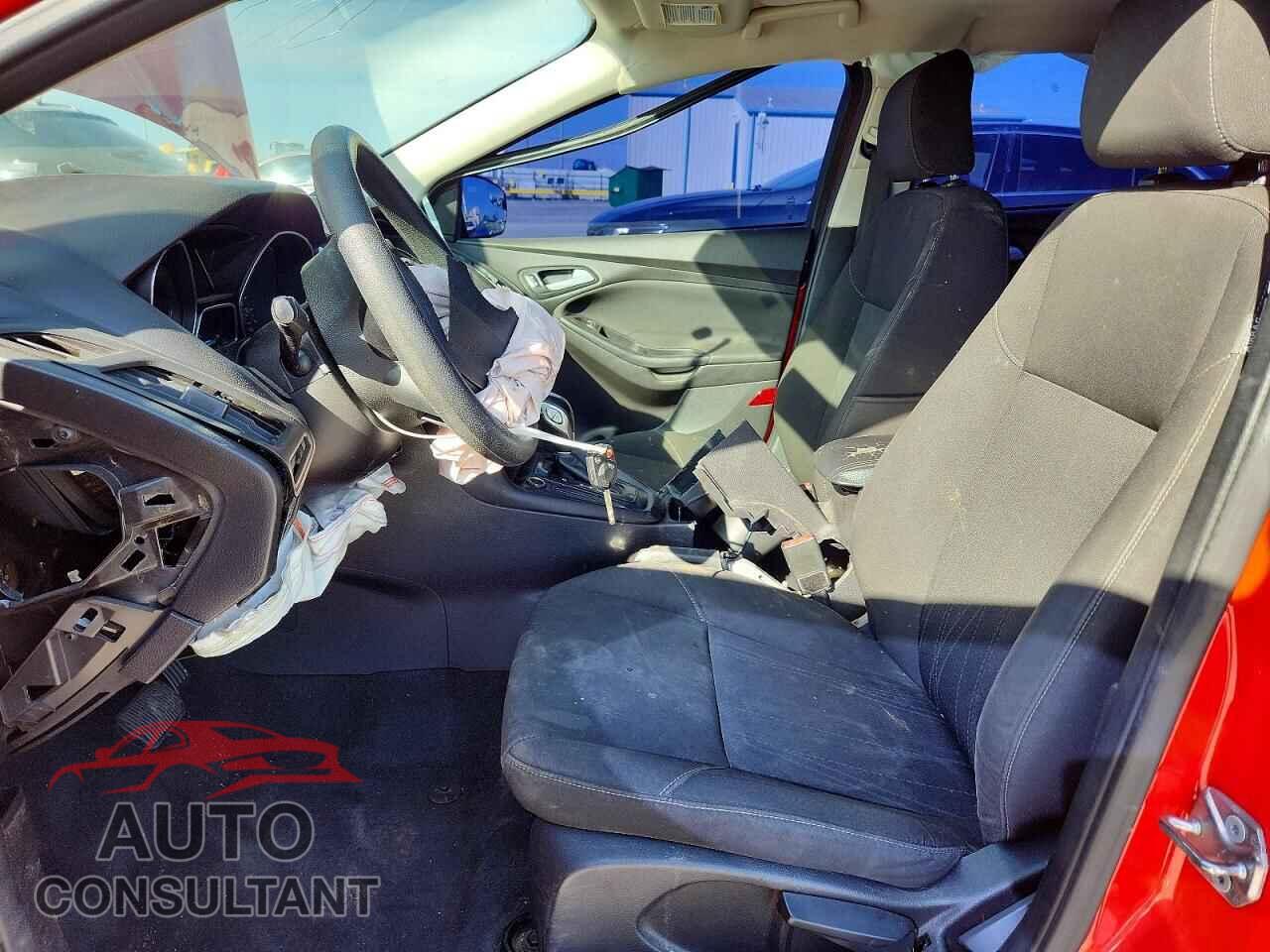 FORD FOCUS 2015 - 1FADP3F20FL249774