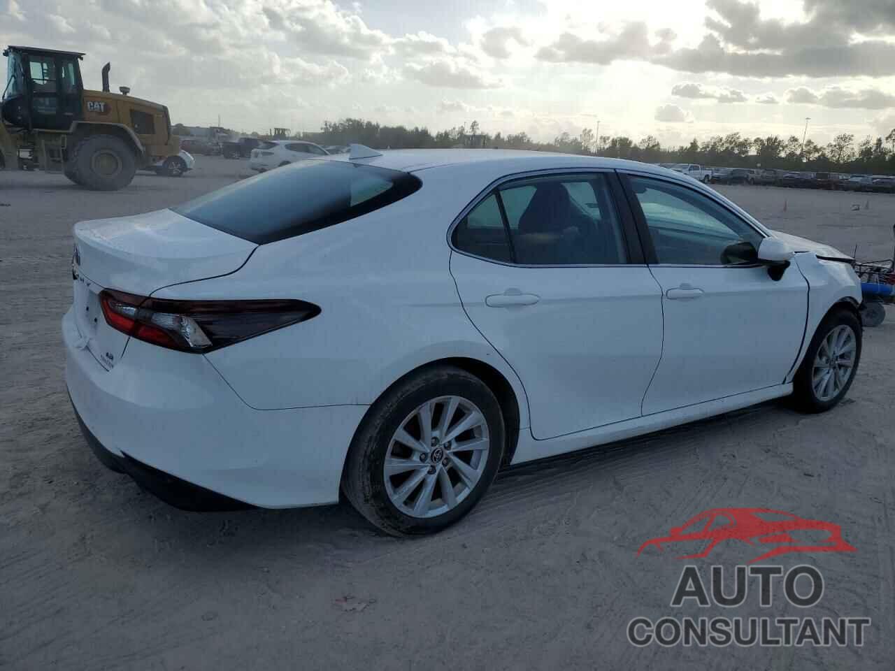 TOYOTA CAMRY 2022 - 4T1C11AK4NU648744