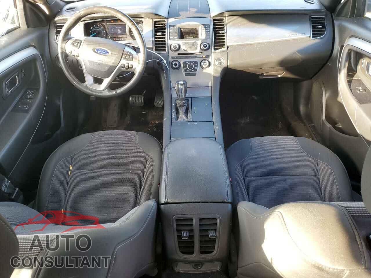 FORD TAURUS 2017 - 1FAHP2E82HG136826