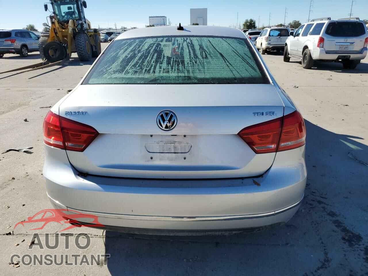 VOLKSWAGEN PASSAT 2015 - 1VWCV7A35FC120817