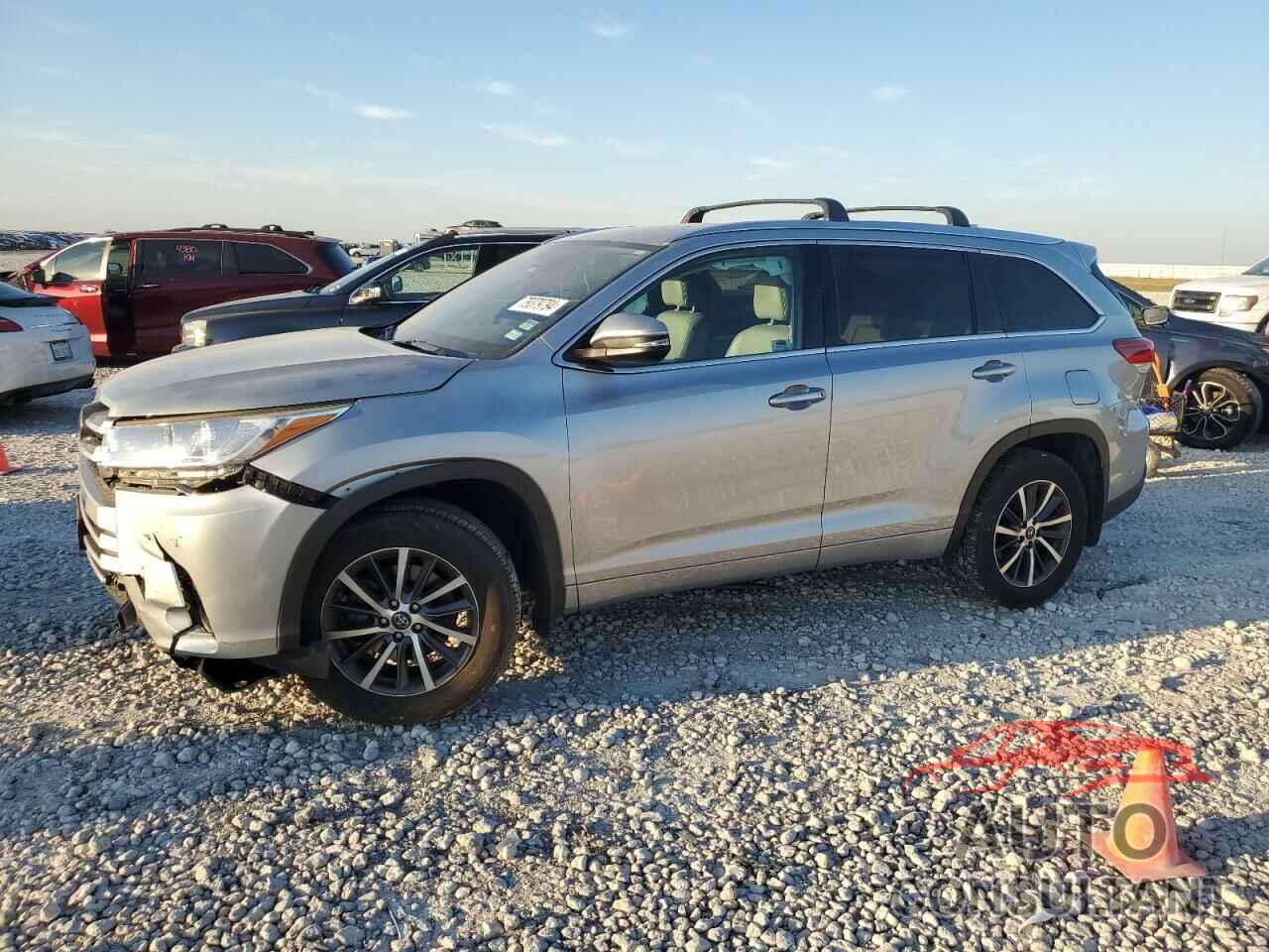 TOYOTA HIGHLANDER 2017 - 5TDJZRFH9HS518323