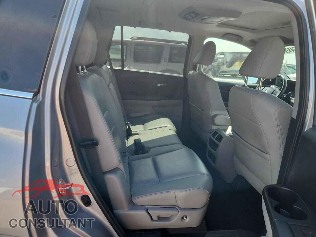 HONDA PILOT 2018 - 5FNYF5H92JB006113
