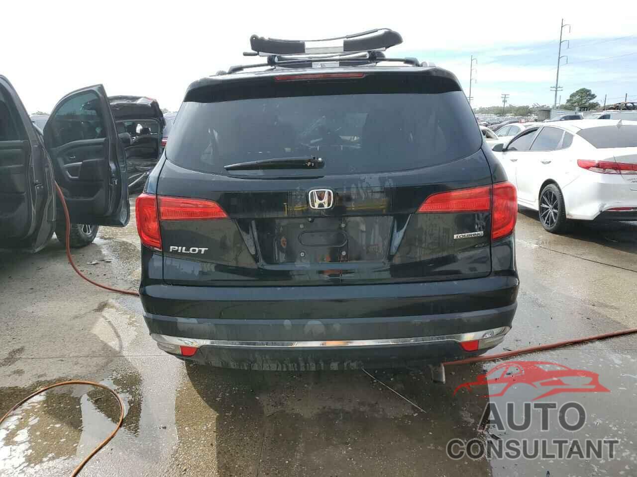 HONDA PILOT 2018 - 5FNYF5H99JB006870