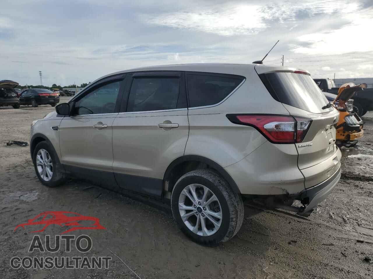 FORD ESCAPE 2017 - 1FMCU0GD2HUC19410