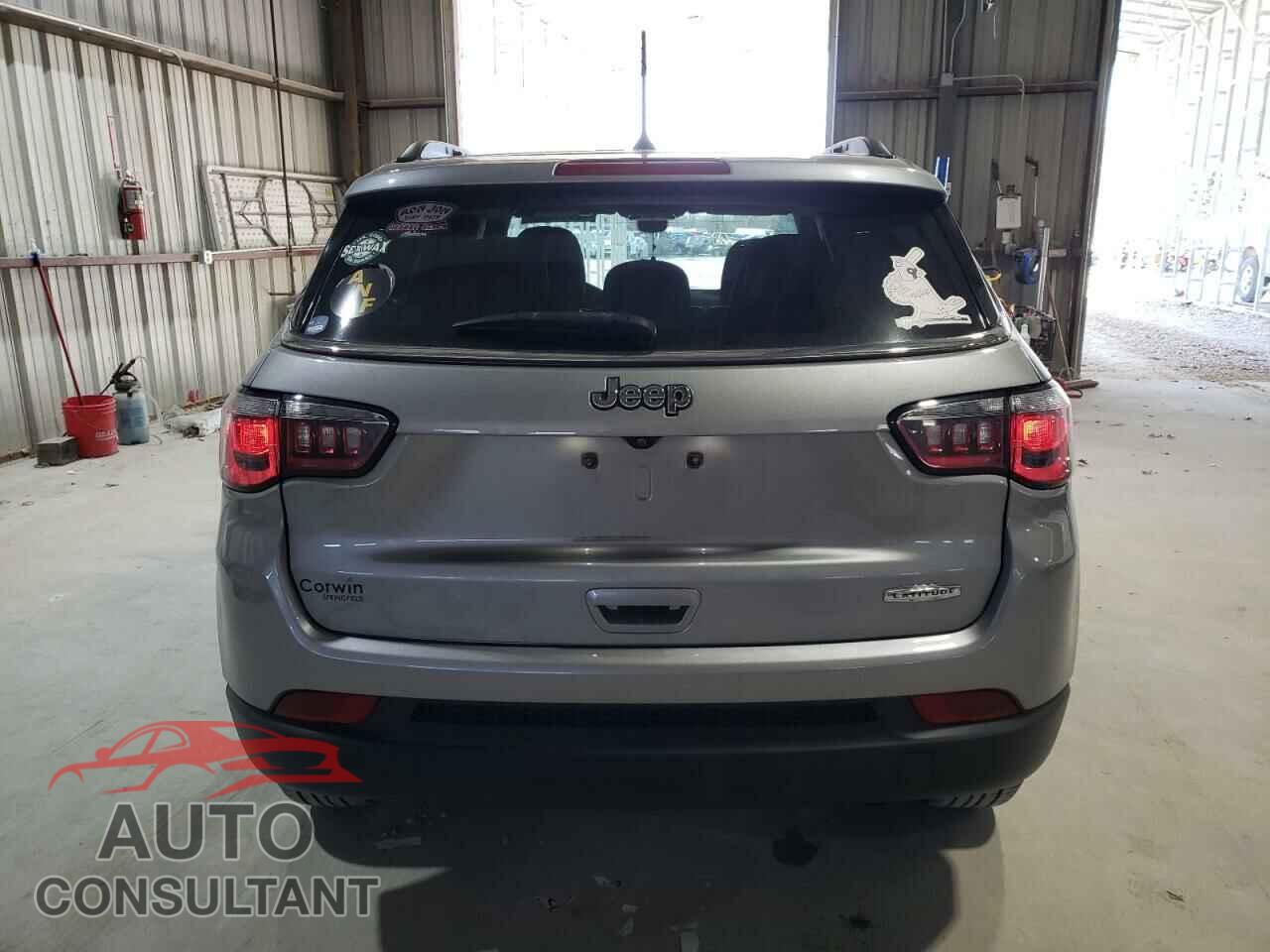 JEEP COMPASS 2018 - 3C4NJCBB4JT318890