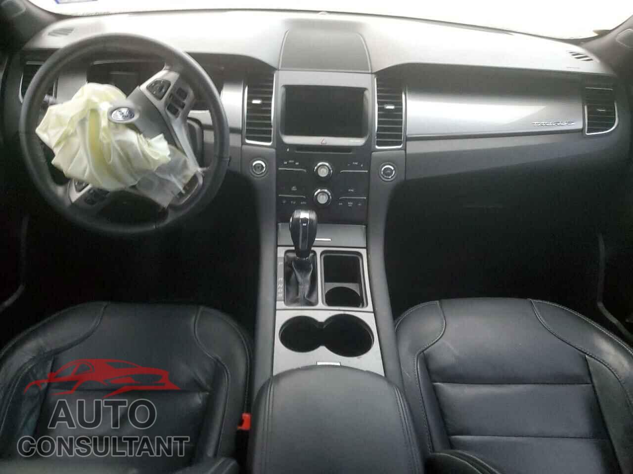 FORD TAURUS 2018 - 1FAHP2E80JG116872
